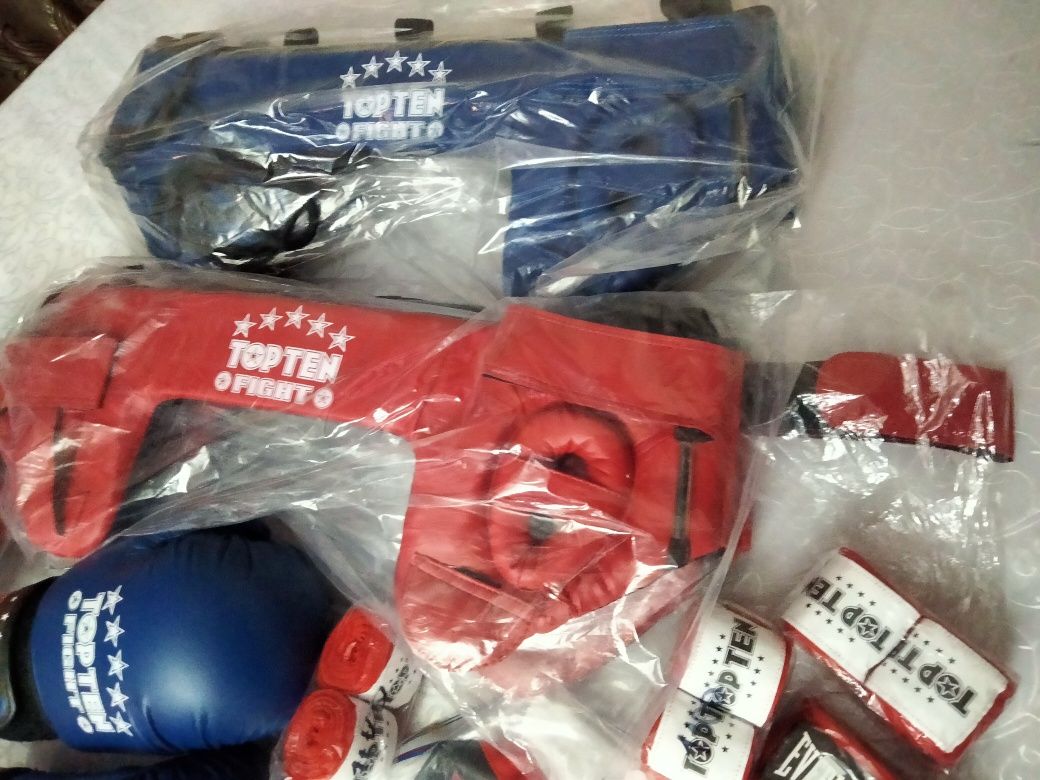 Боксерские перчатки, формы и другие ,Новый в упаковке