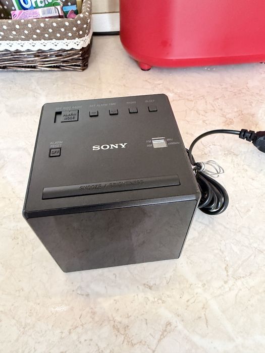 Ceas radio cu alarma Sony