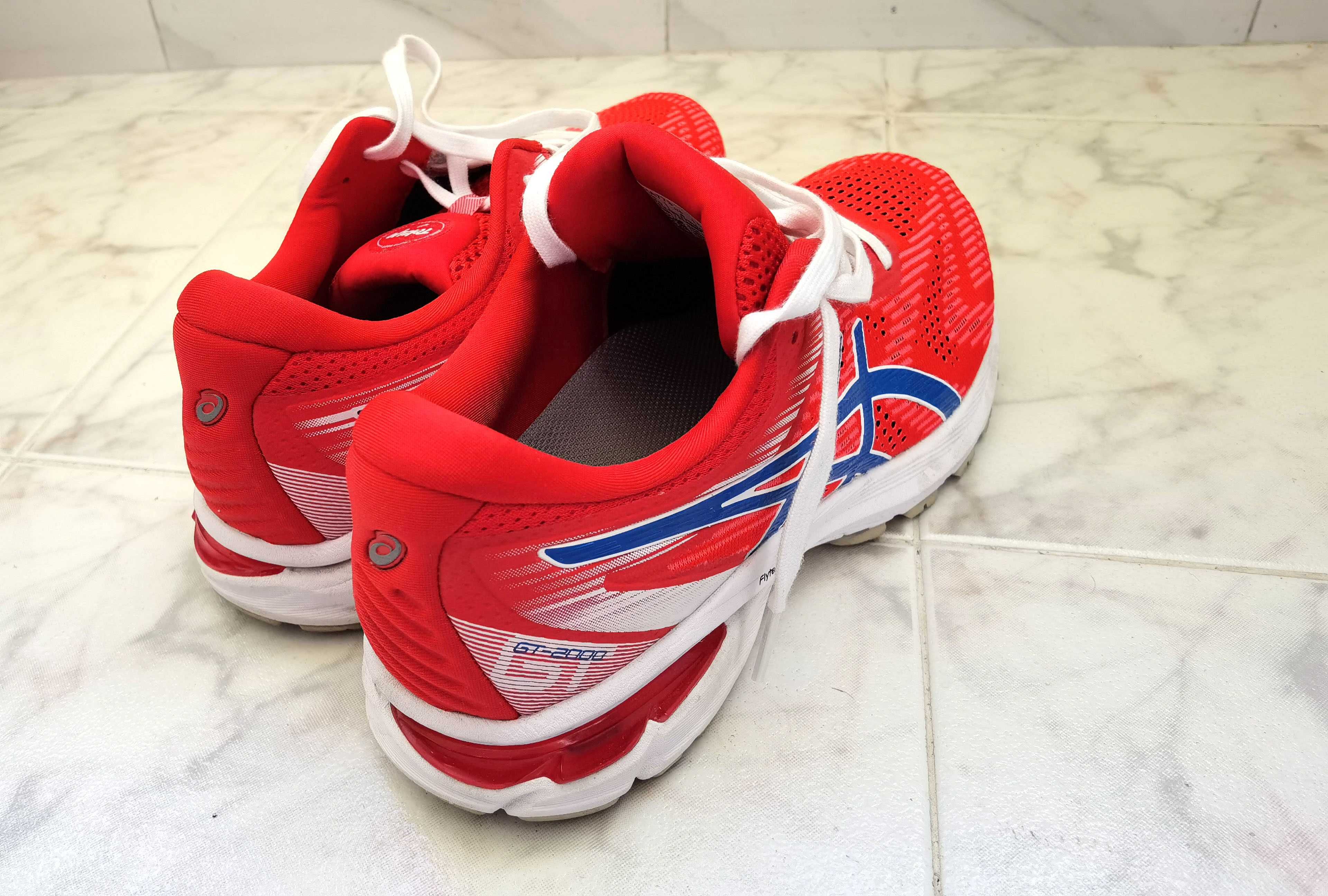Маратонки Asics GT-2000, номер 41.5