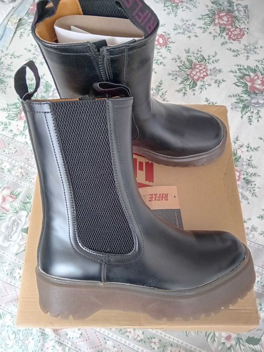 Rifle/Carmela  N38 нови боти-ботуши