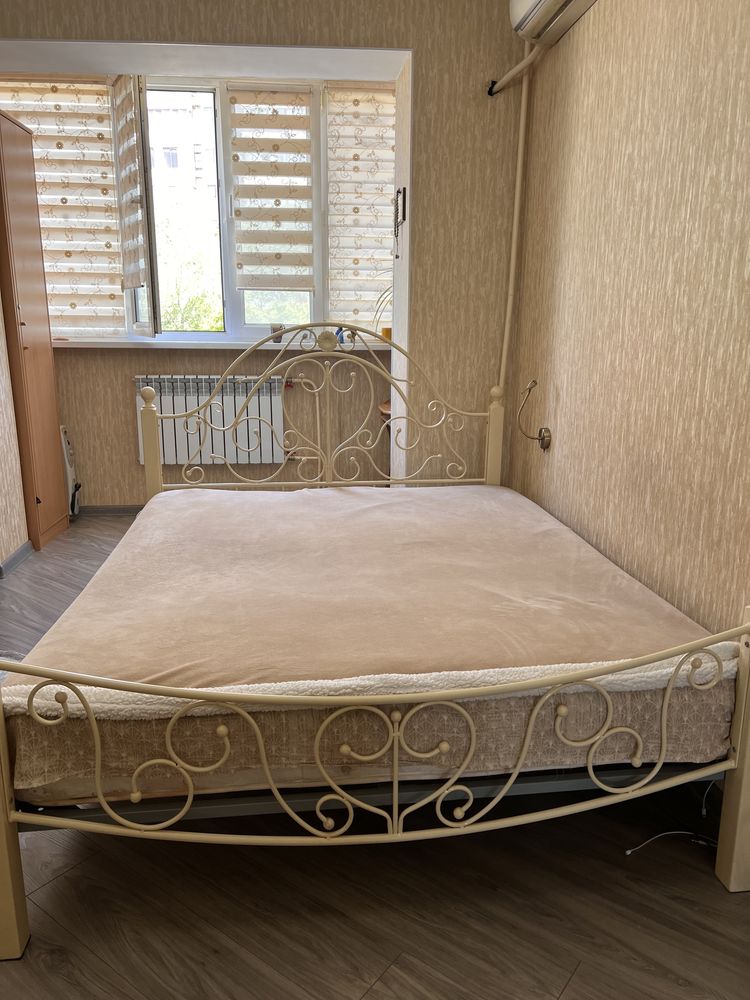 Продам кровать в стиле классики