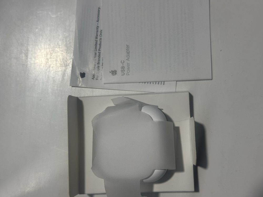 зарядник iphone 20w original usb-c 20w Power Adapter