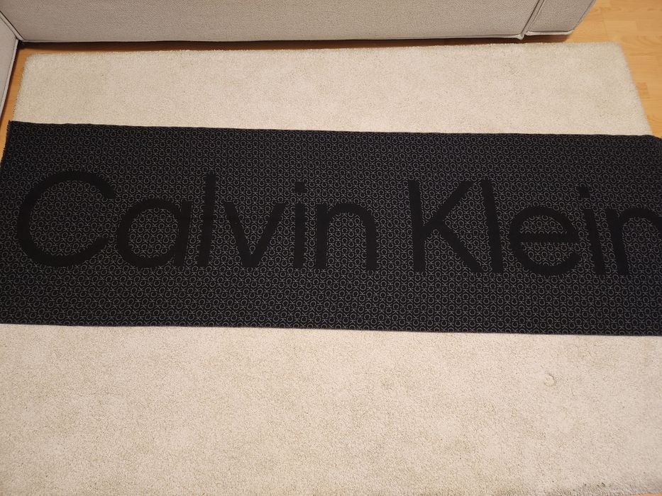 Оригинален шал Calvin Klein
