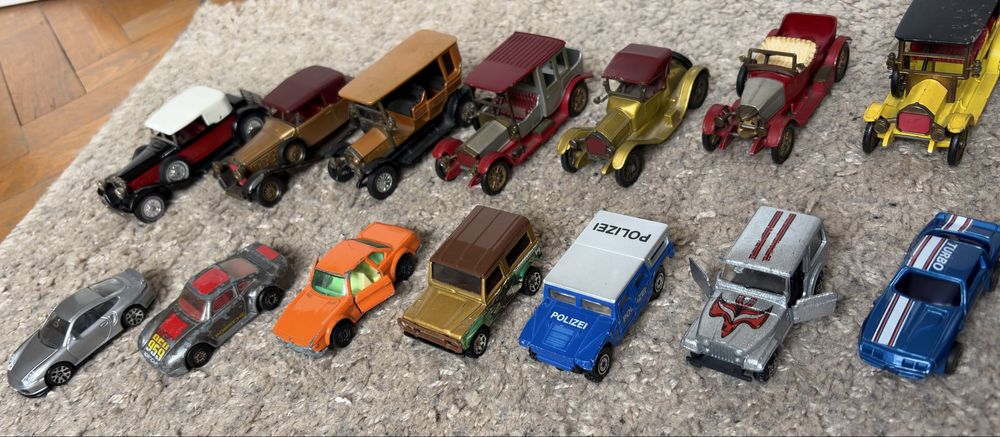 Лот от 35 метални колички matchbox majorette и др.