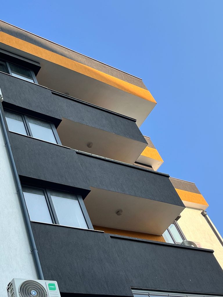 Продава се Двустаен апартамент в Търговище, Изток 1 - 52 кв.м за 1471 €/кв.м - Снимка #1