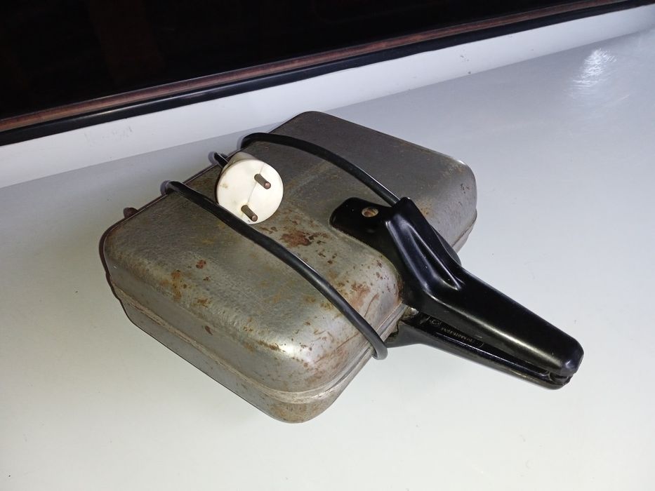 Электровафельница.