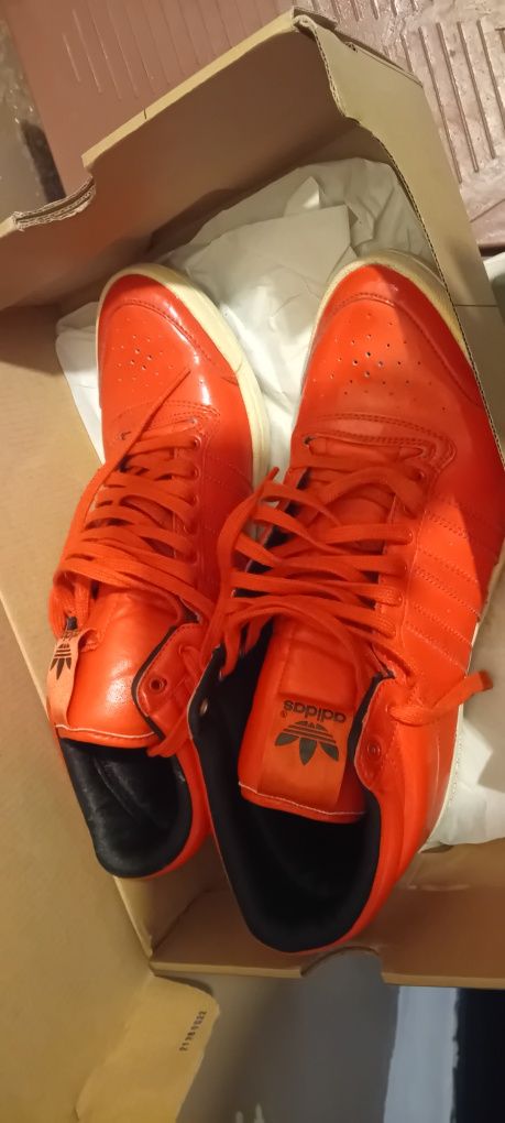 Червени кецове  adidas