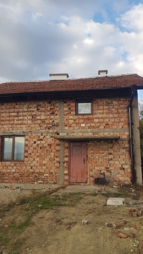 Продава къща в с.Коркина обл.Кюстендил