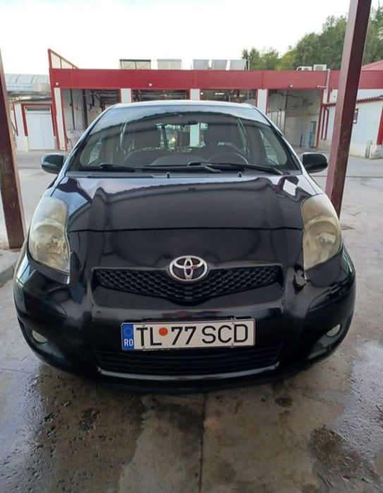 Vând Toyota Yaris 2011