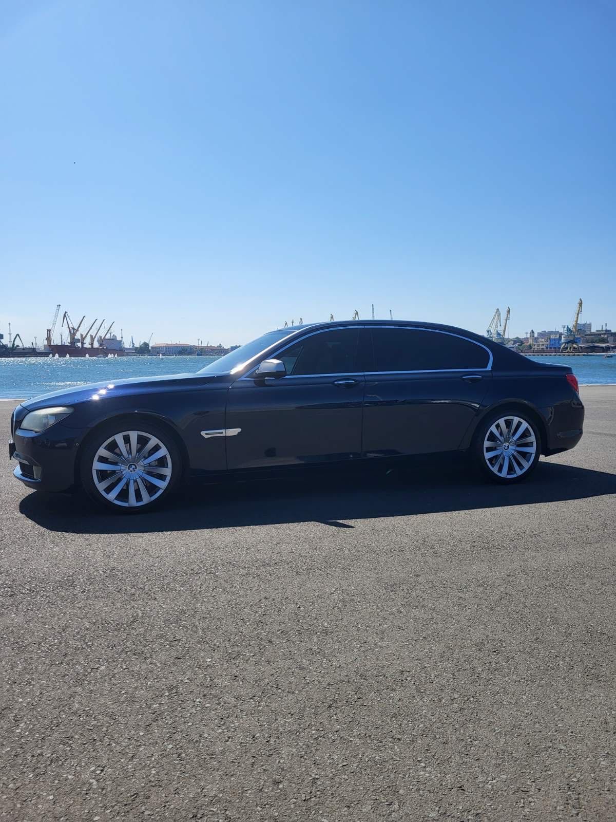 BMW 730 long/ full / TV / hand up display / soft close/ massage