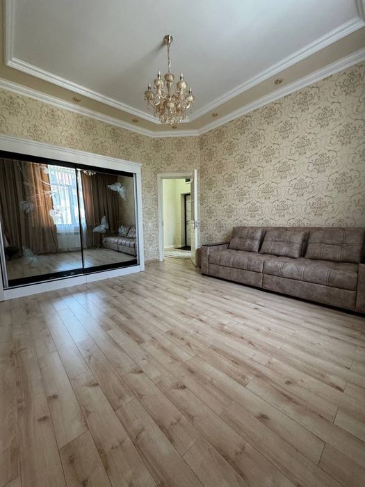 Hamma sharoitlari bor zor joy metro karzinka  yaxshi insonlaga berilad