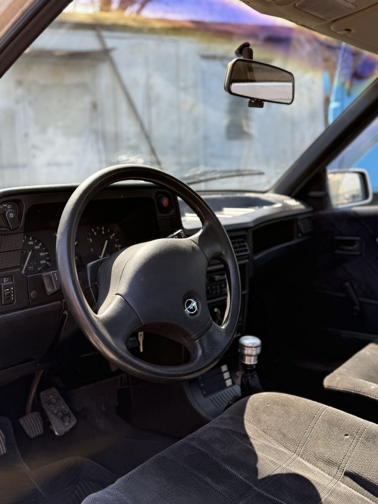 Opel Kadett 1.6. Бензин/газ