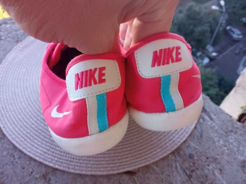 Tenisi Nike, mar.39,UK 5.5 (25 cm) made in Vietnam.