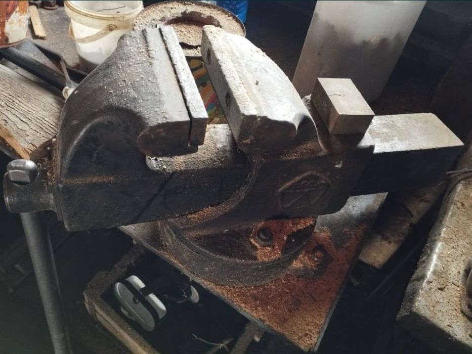 Продам тиски в отличном рабочем состоянии