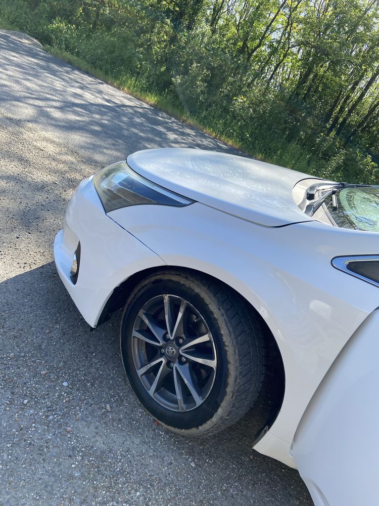 Toyota avensis 2014