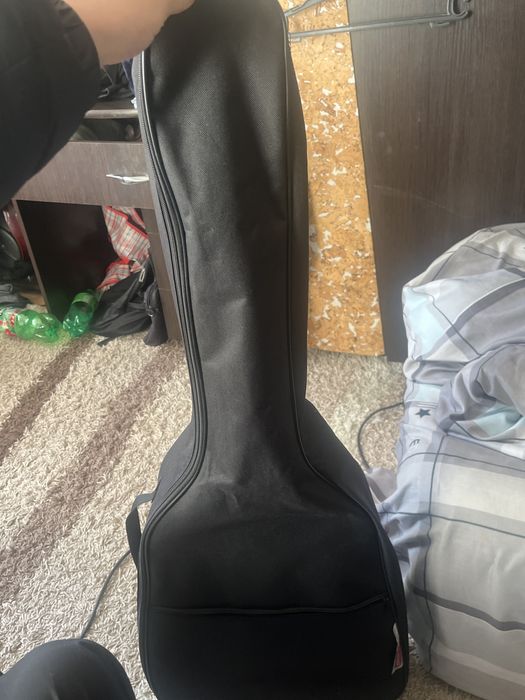 Продам гитару акустическую в хорошем состоянии с чехлом и зажимчиком