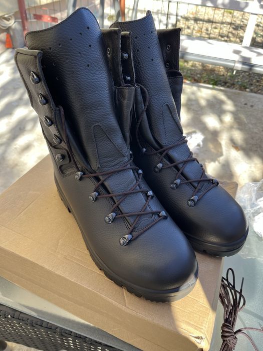 Bocanci militari maro iarna