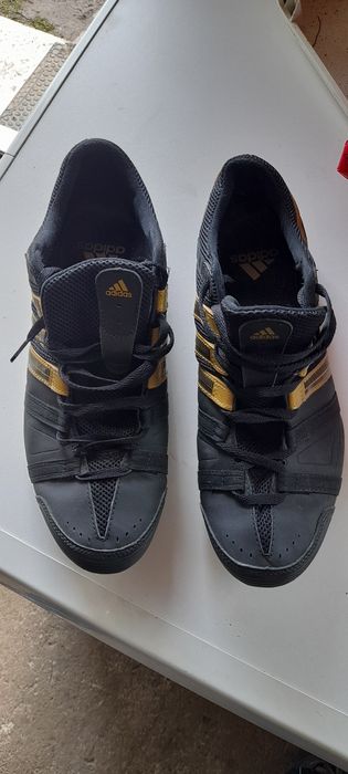 Van adidasi cu varfuri pentru drumetie