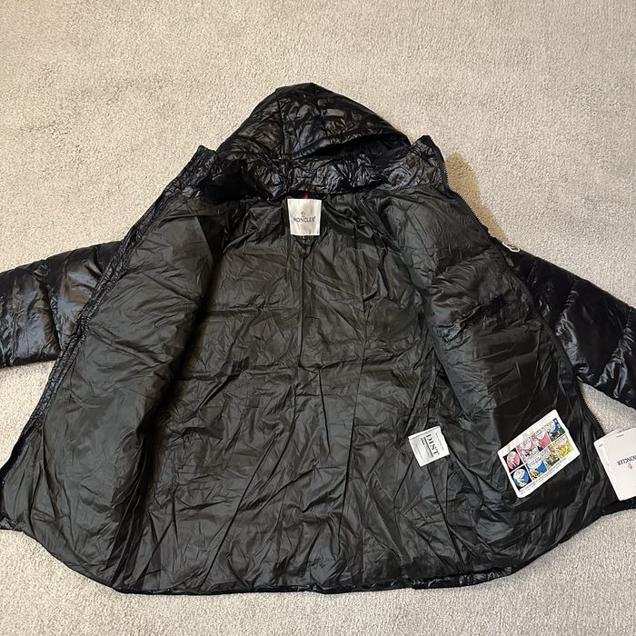 Moncler размер L чисто ново яке