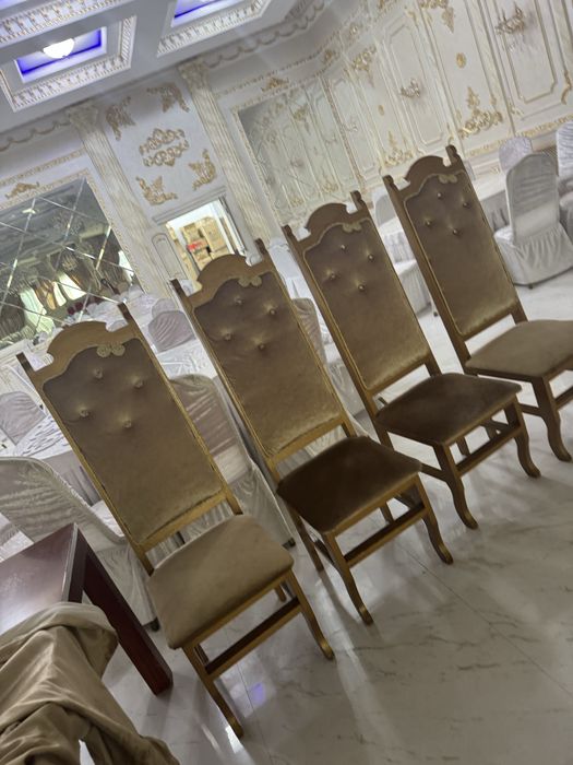 Для банкетного зала стулья для молодоженов