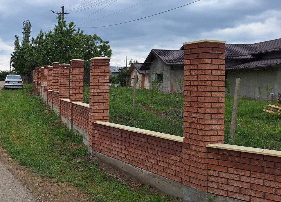 Intervale gard si capace pentru stalpi din beton alb sau crem finisate