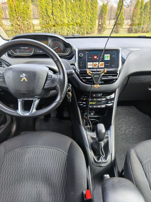 Peugeot 208 (August 2019) ,1.2 aspirat.