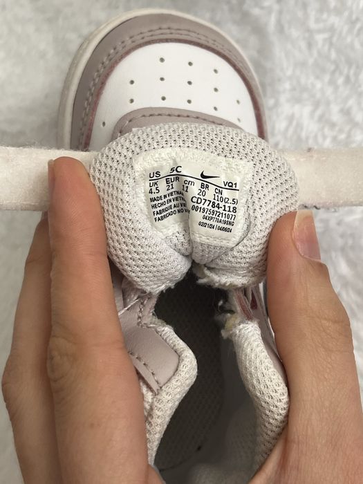 Adidasi Nike fetite
