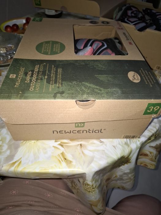 Дамски туристически обувки