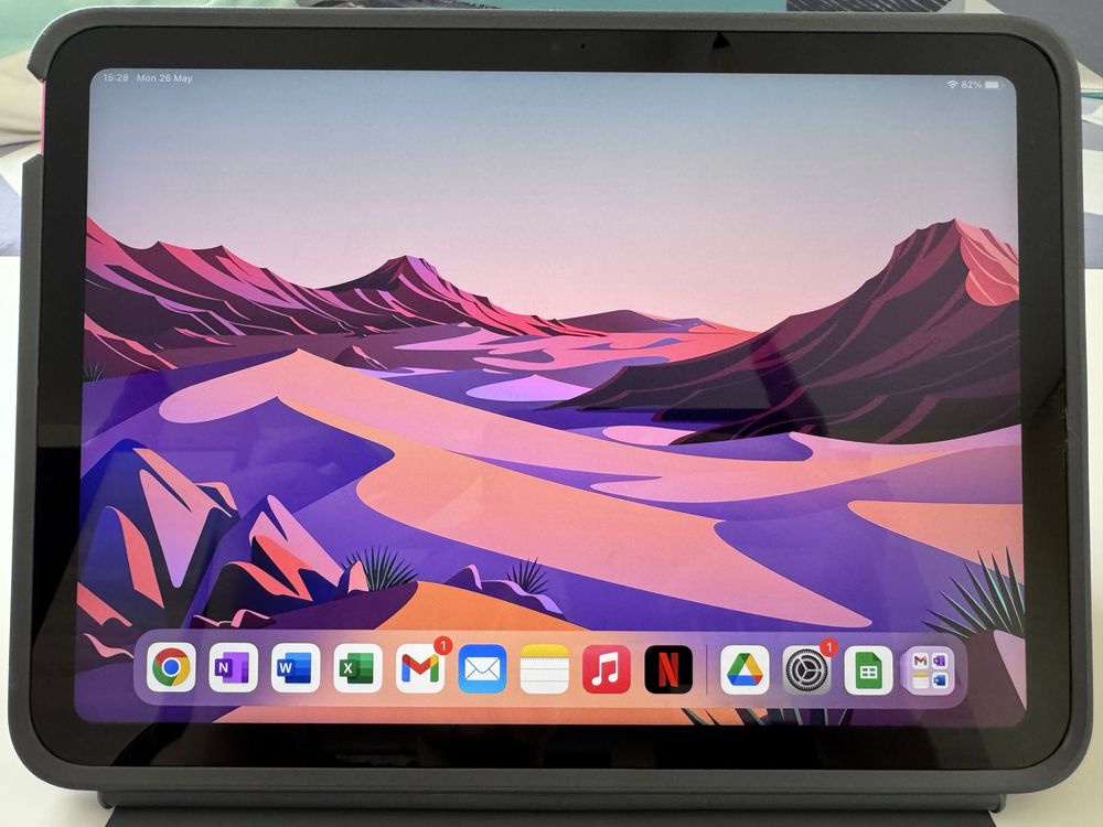 iPad 10th Gen (розов) – 64GB Wi-Fi + писалка + калъф с клавиатура