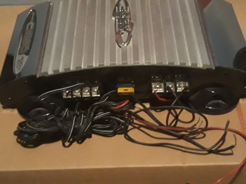 Subufer și statie auto