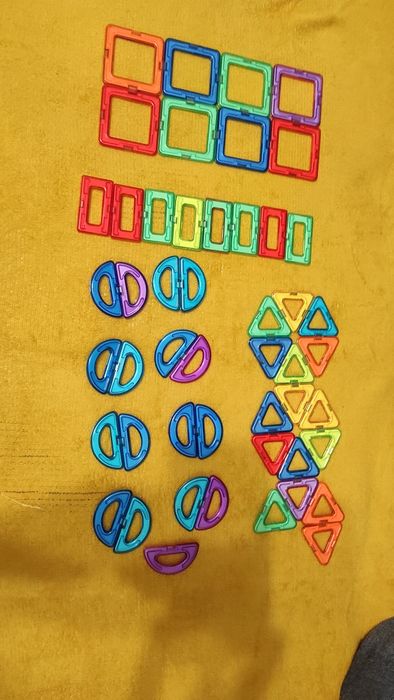 Piese magnetice pentru construit