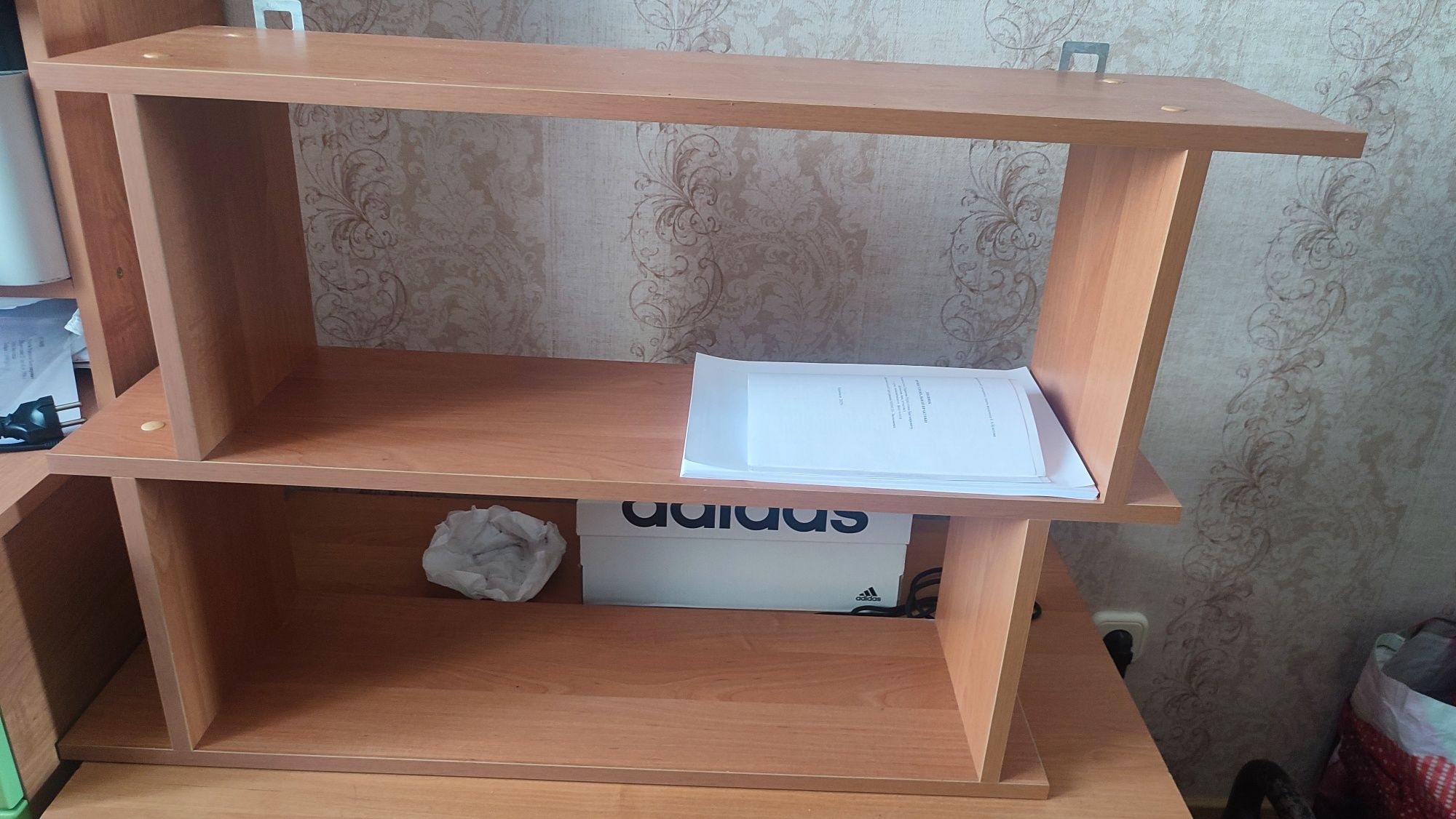 Продам стол и полку