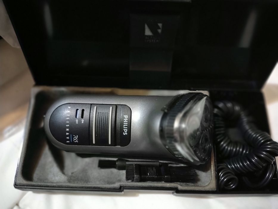 Vând aparat de ras Philishave 765