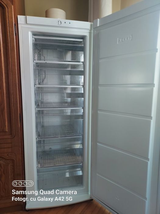 Congelator Arctic 4 sertare și Congelator Zanussi 5 sertare