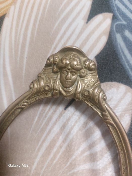 Oglindă de mână veche din bronz masiv