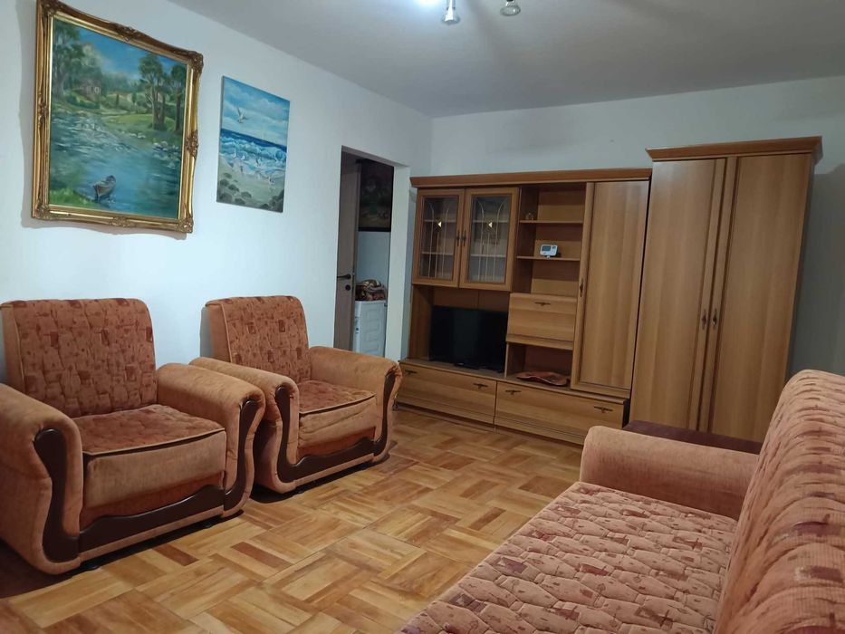 Inchiriez apartament  2 camere in zona Boul Rosu cu centrala proprie
