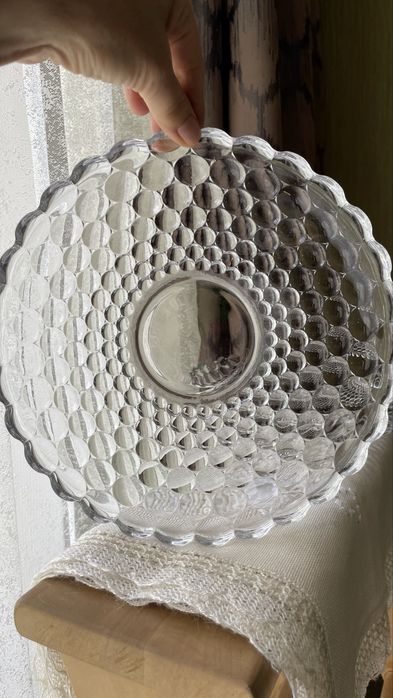 Продам две вазы из литого стекла