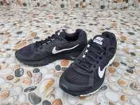 Vând adidași Nike în stare bună.