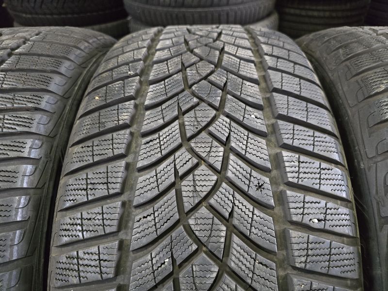 275/40/21 GOODYEAR 4бр