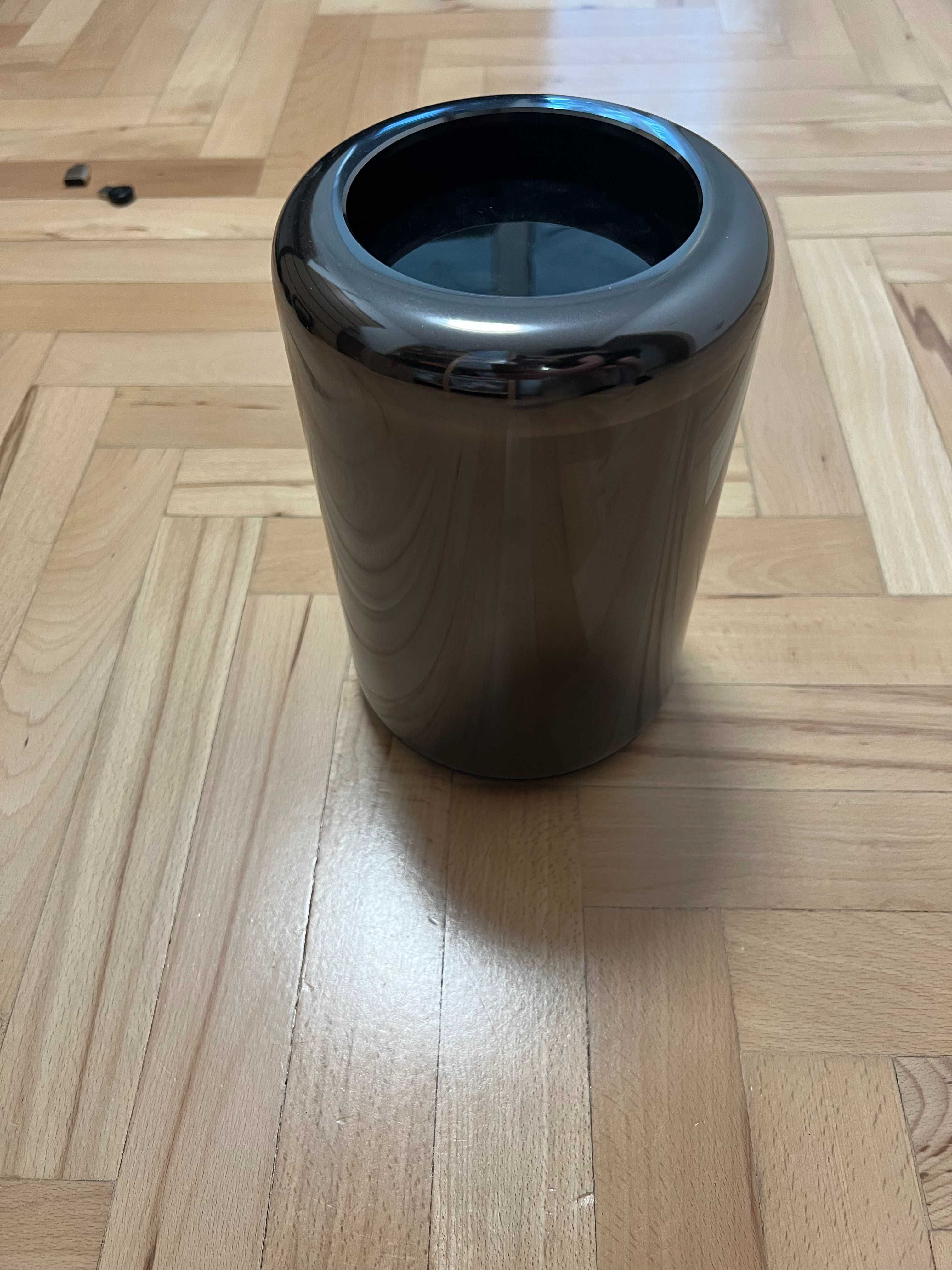 Работна станция Apple Mac Pro 6.1 Late 2013 (TrashCan) 12c 64 GB 1 TB