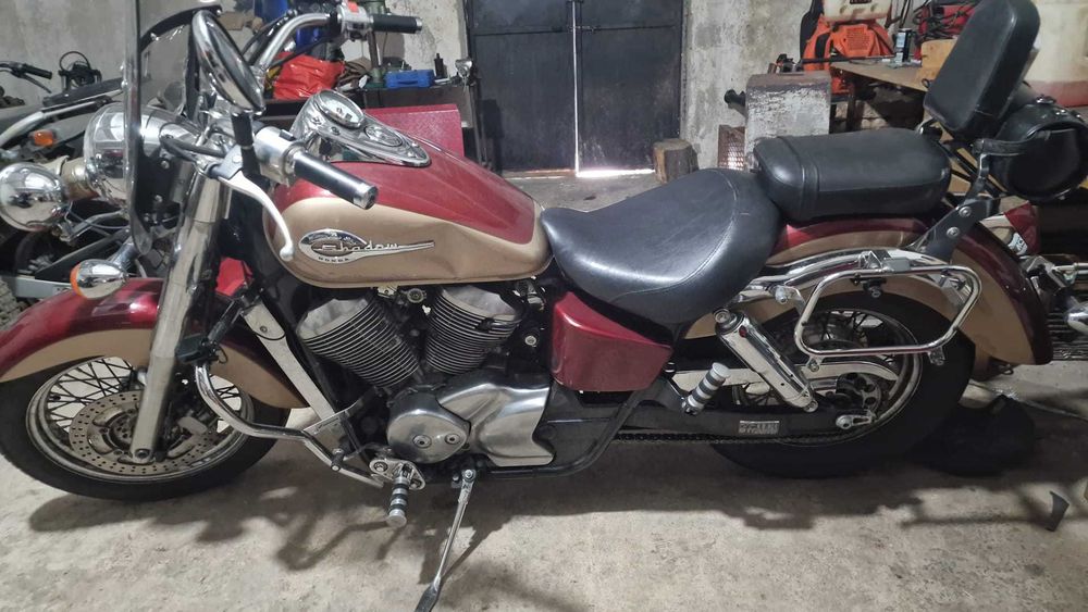 Vând motocicletă avariată marca Honda Shadow Vt 750, an 1999