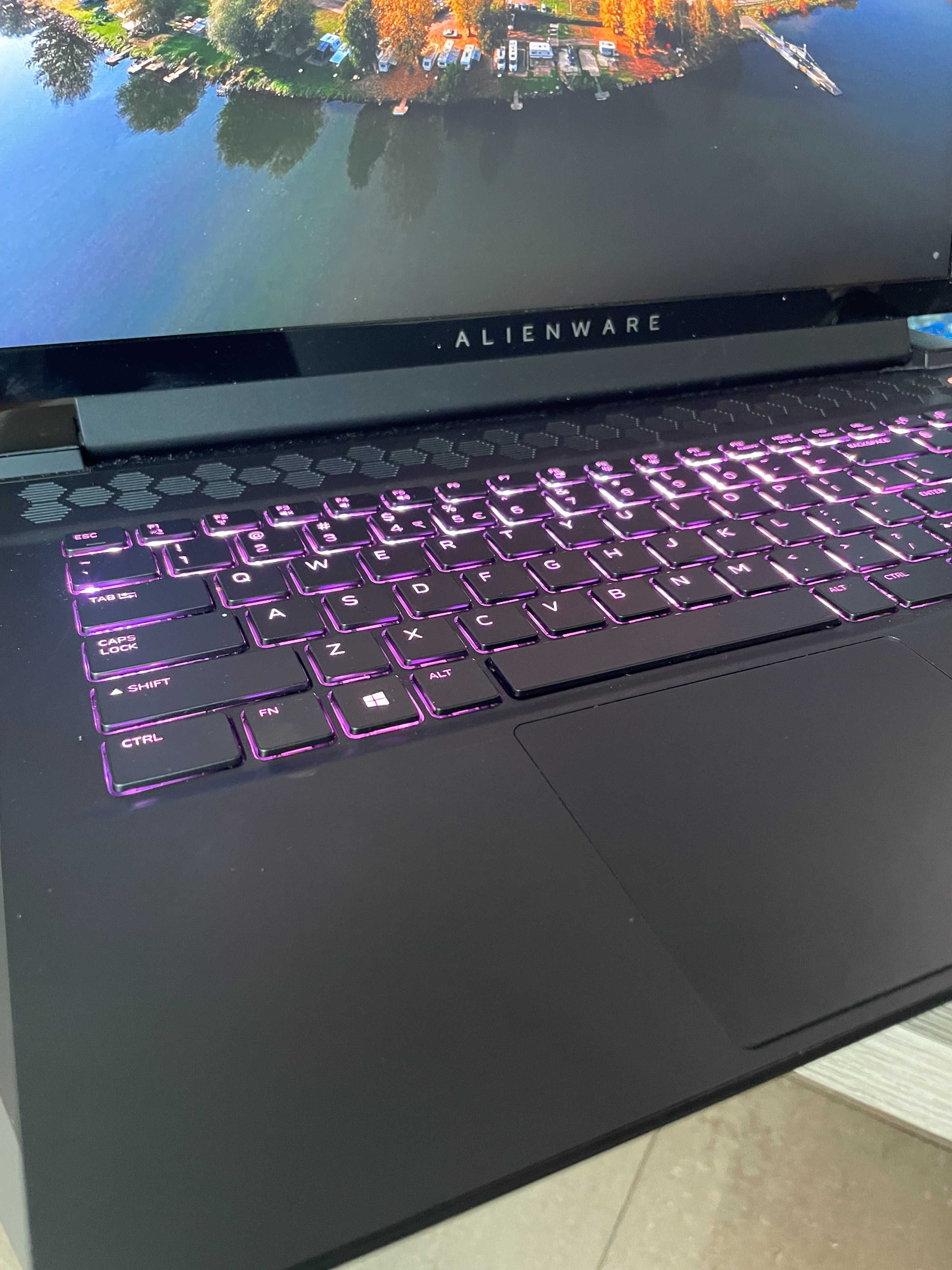 Dell Alienware 17 инча
