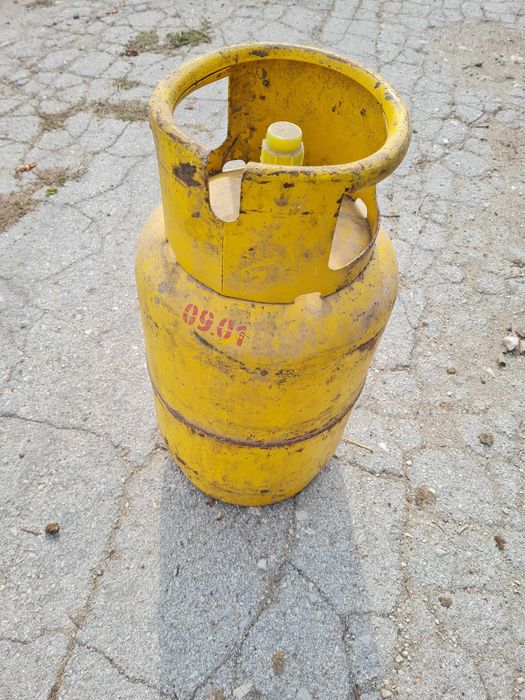 Продавам  2 броя газови бутилки