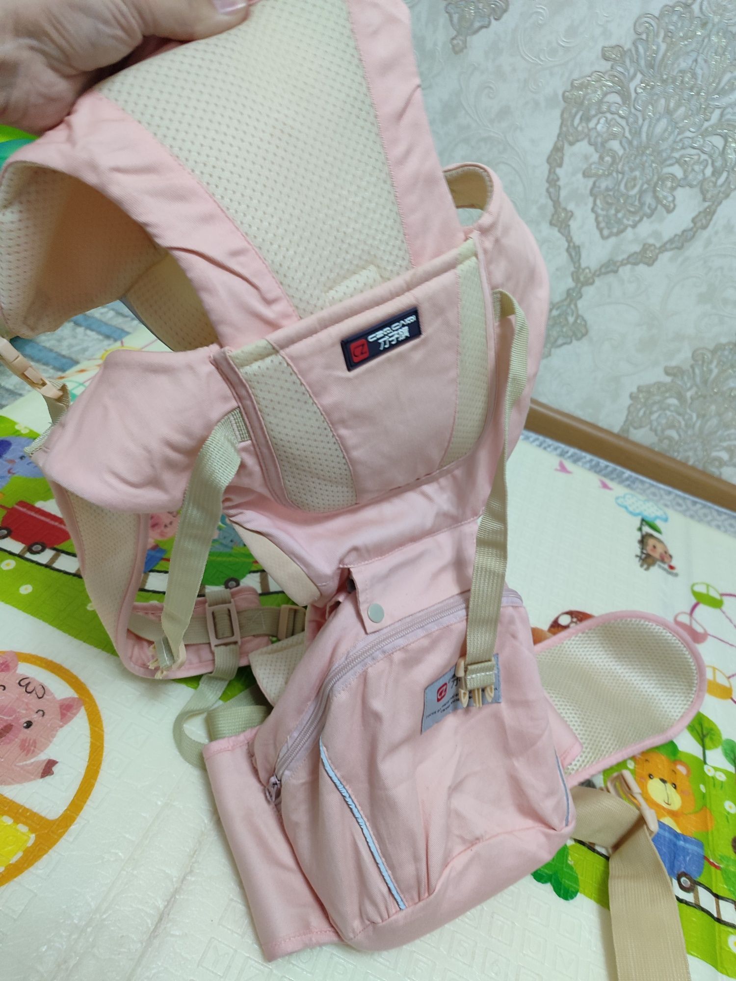 Продам кингуру для девочки