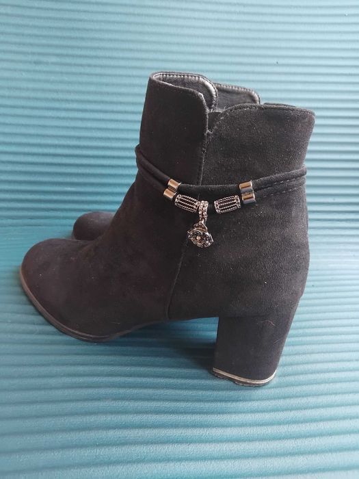 Дамски черни боти