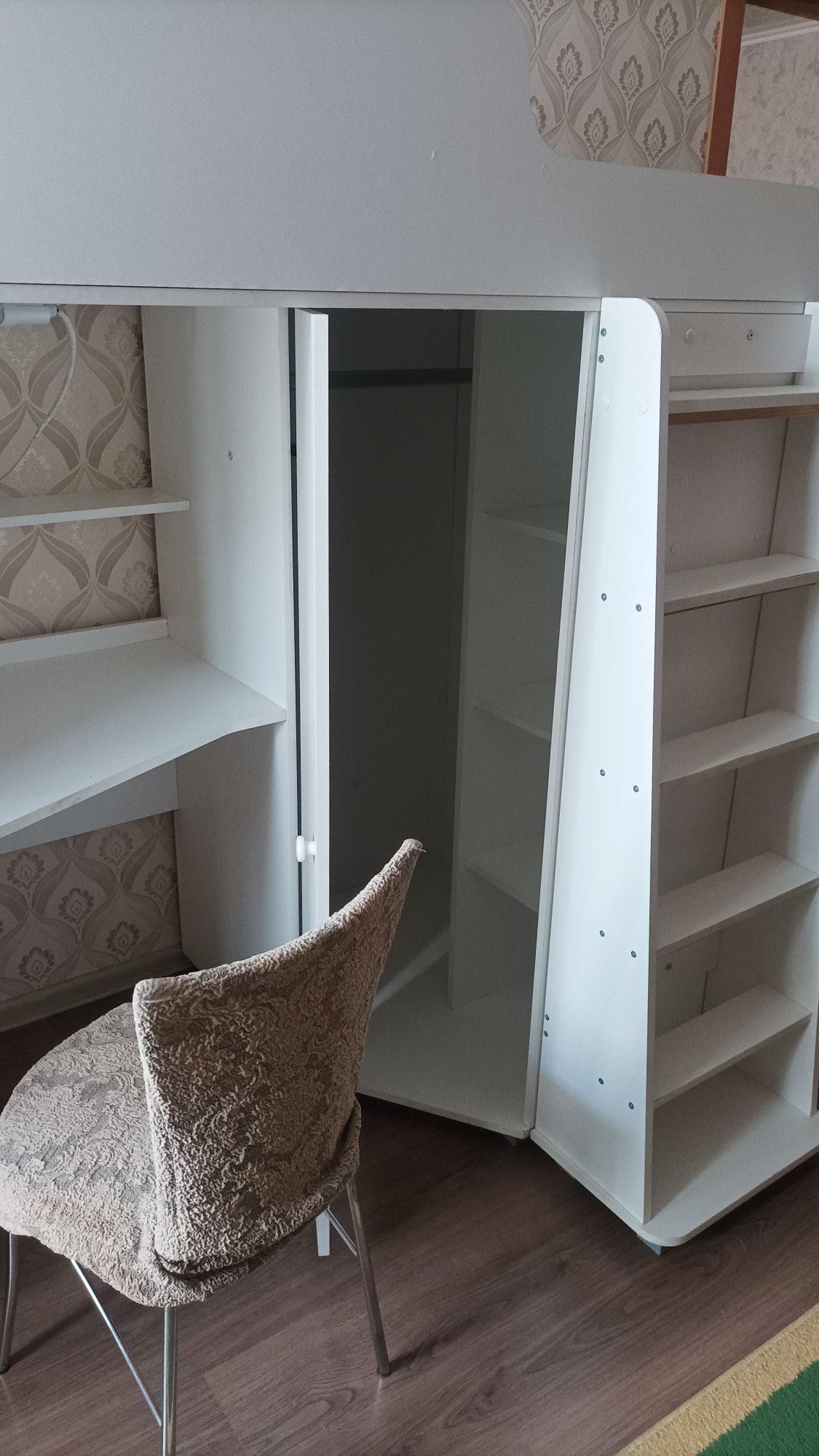 Продадим 2-х ярусную подростковую кровать - 3 в 1