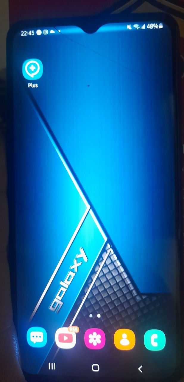 Samsung A02 xolati yaxshi radnoy steklosini angina joyi singan i