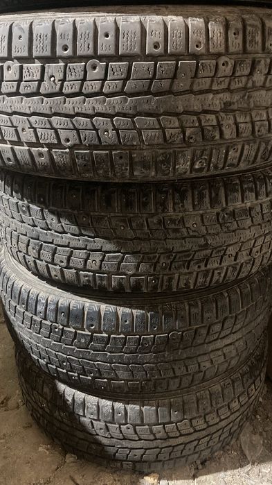 Продам резину зимнию Dunlop 205 /60/ 16’