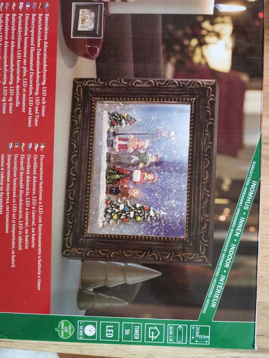 Коледна декорация Картина с LED осветление и таймер НОВО DE Семеен дар
