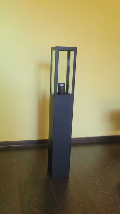 Lampă verticală de exterior